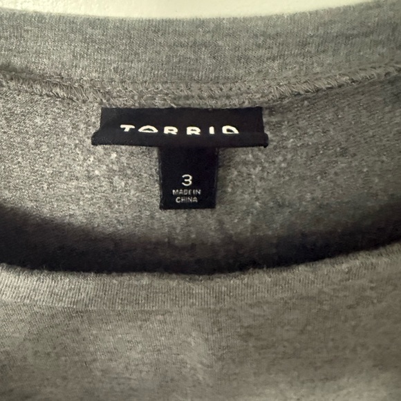 Torrid 3X asymmetrical shape light sweater - Picture 3 of 3